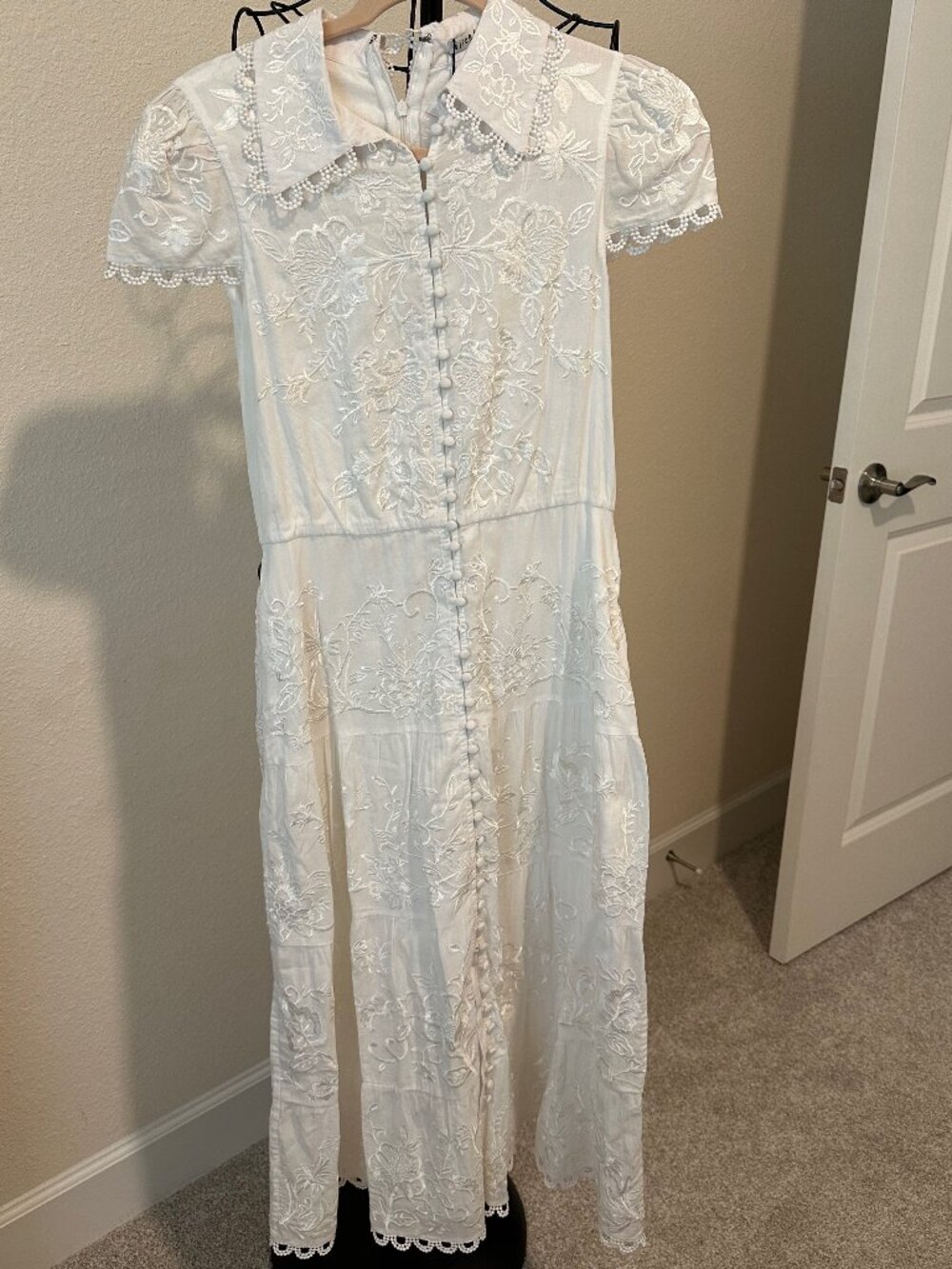 Alice + Olivia - Off-white Midi Embroidery Dress – Size 6
